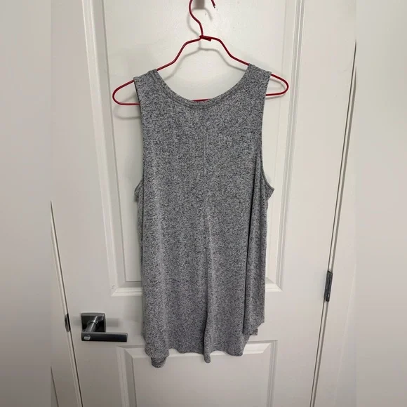Old Navy Gray Sleeveless Women's Top in size L - Picture 4 of 7